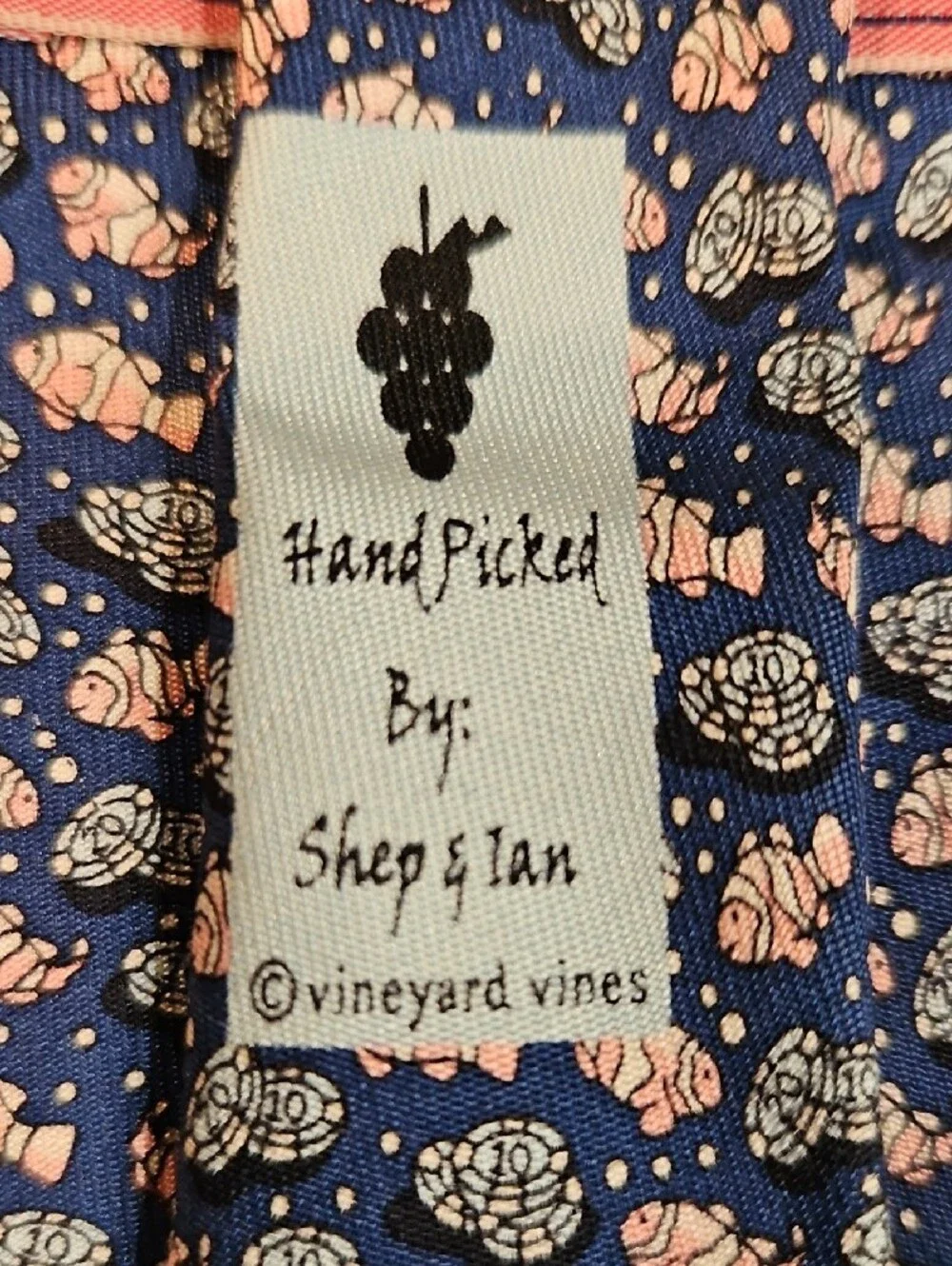 VINEYARD VINES MARTHAS VINEYARD BLUE WITH PINK FISH 100% SILK TIE